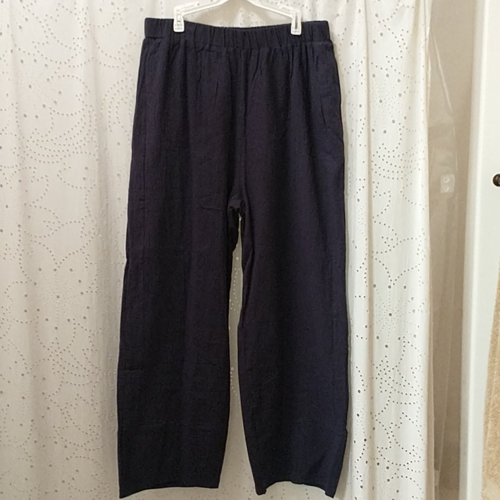 NOT CURRENTLY AVAILABLE Flowy Navy Cropped Pants NWT